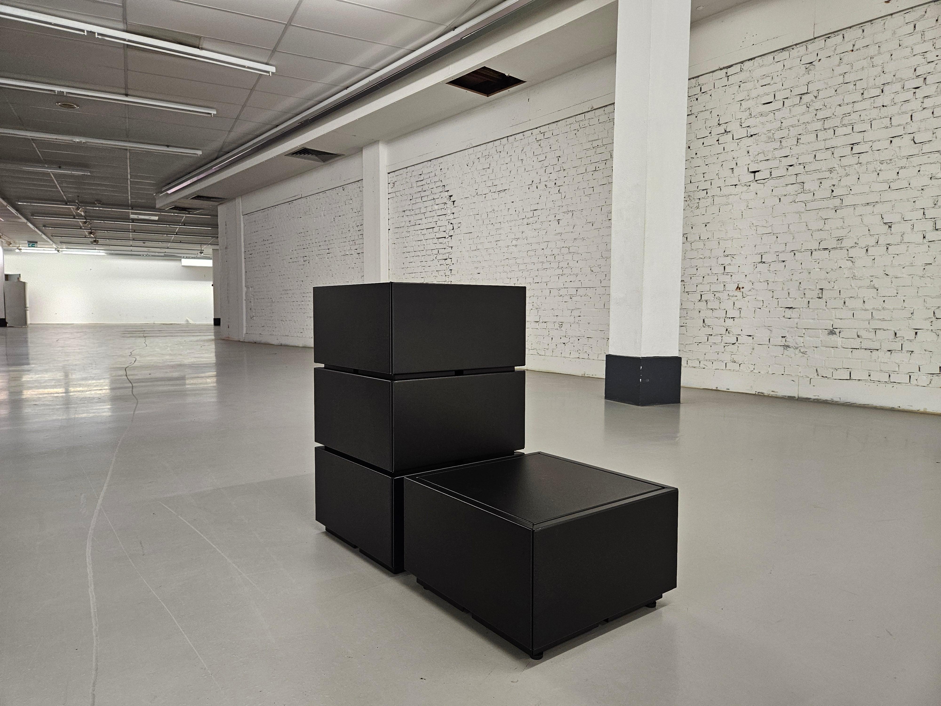 Pedestal Stackable block black