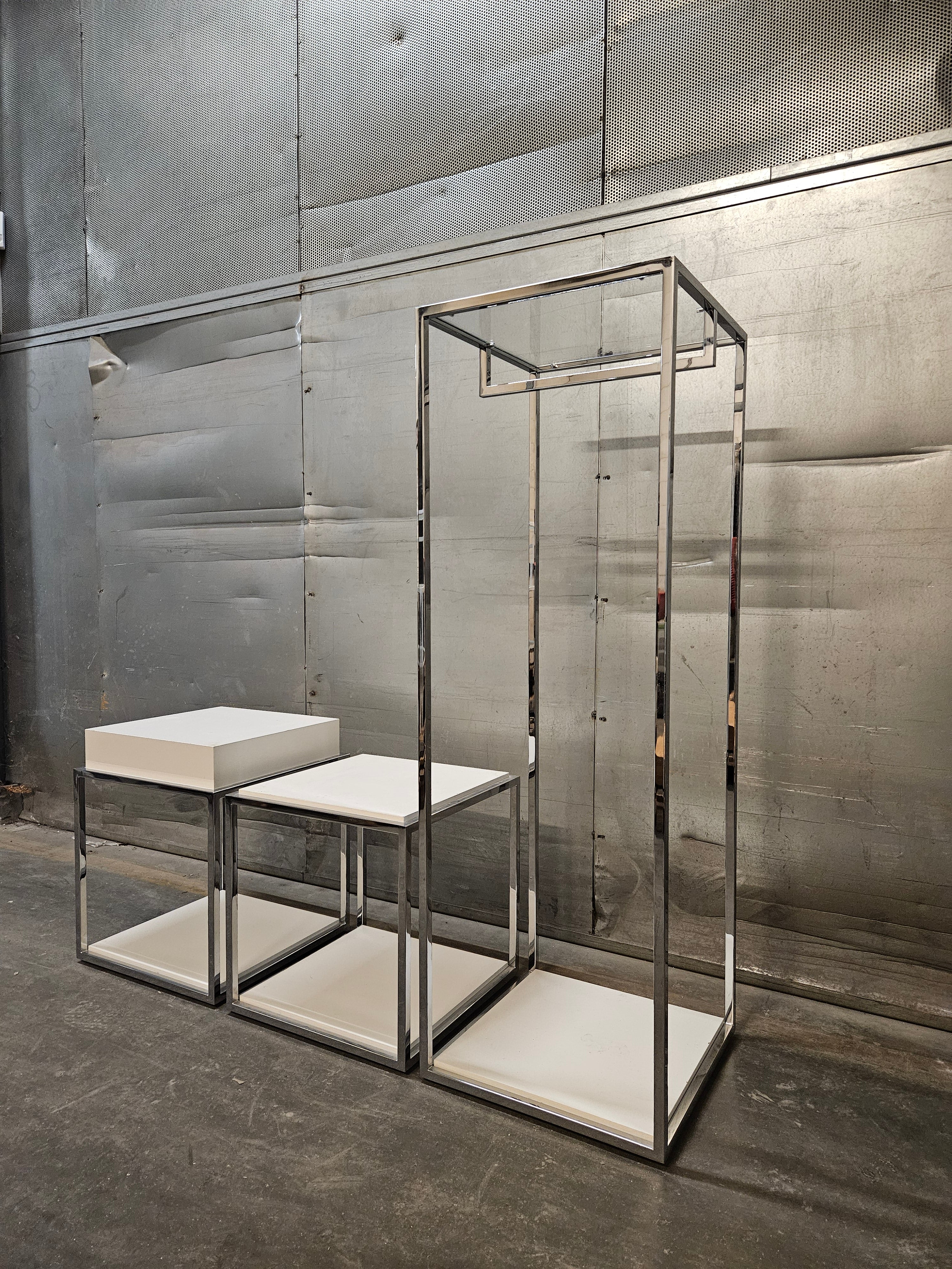 Chrome showcase pedestal