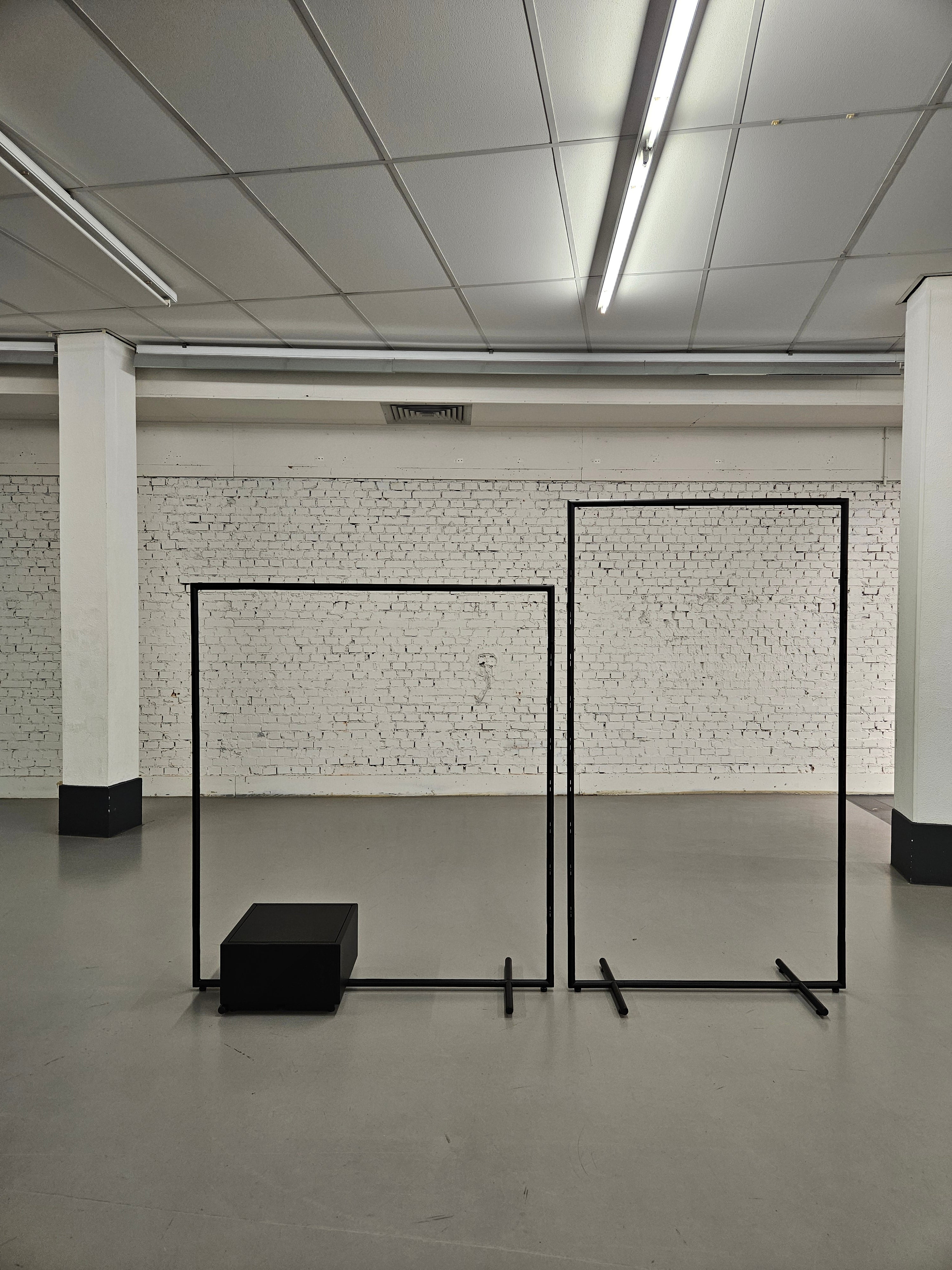 Pedestal Stackable block black