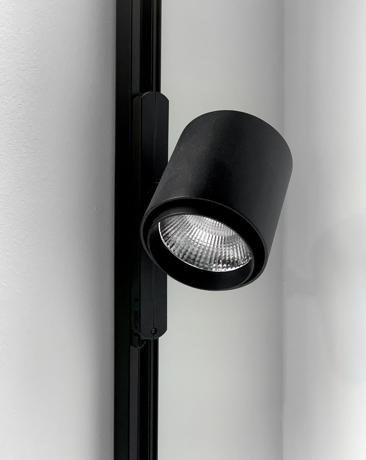 SET rail with lightspots