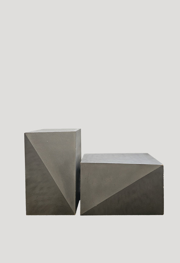 SET Concrete-look geometric pedestal
