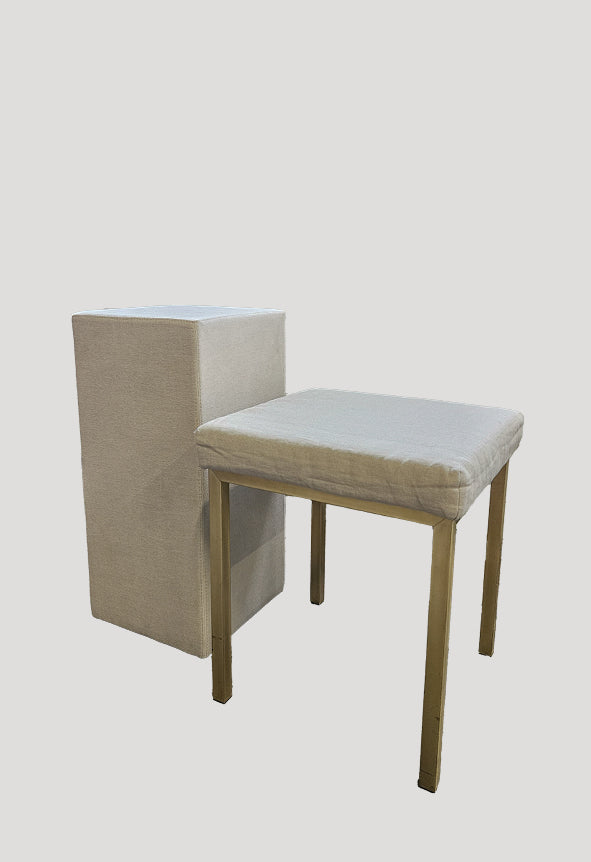 SET linen stool display