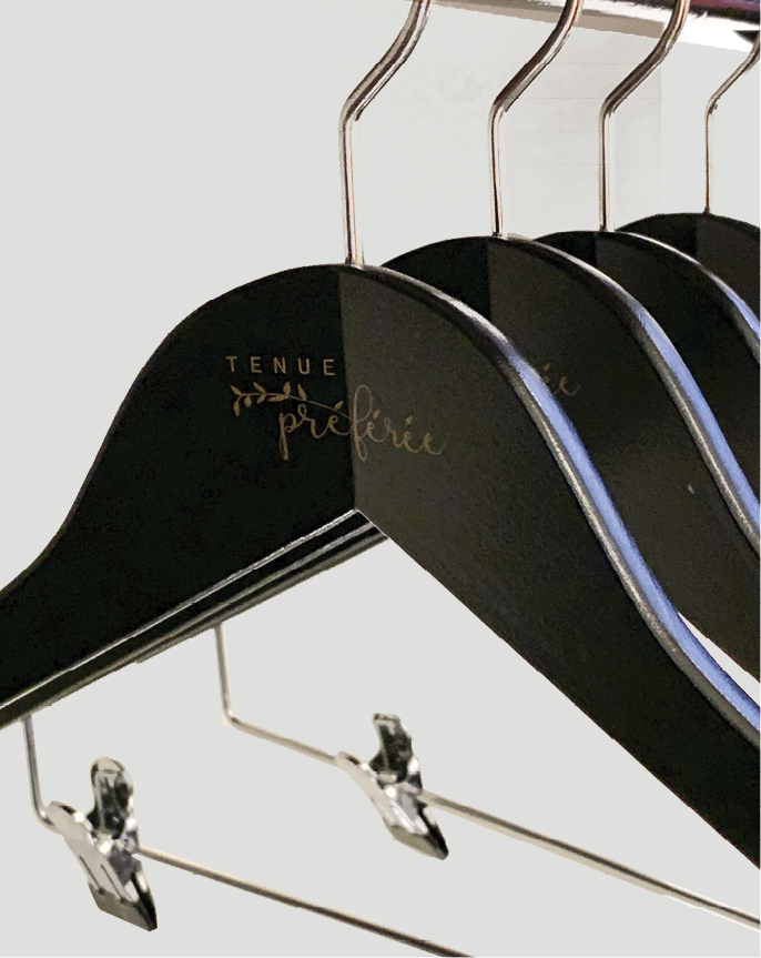 Clothing hanger with clips