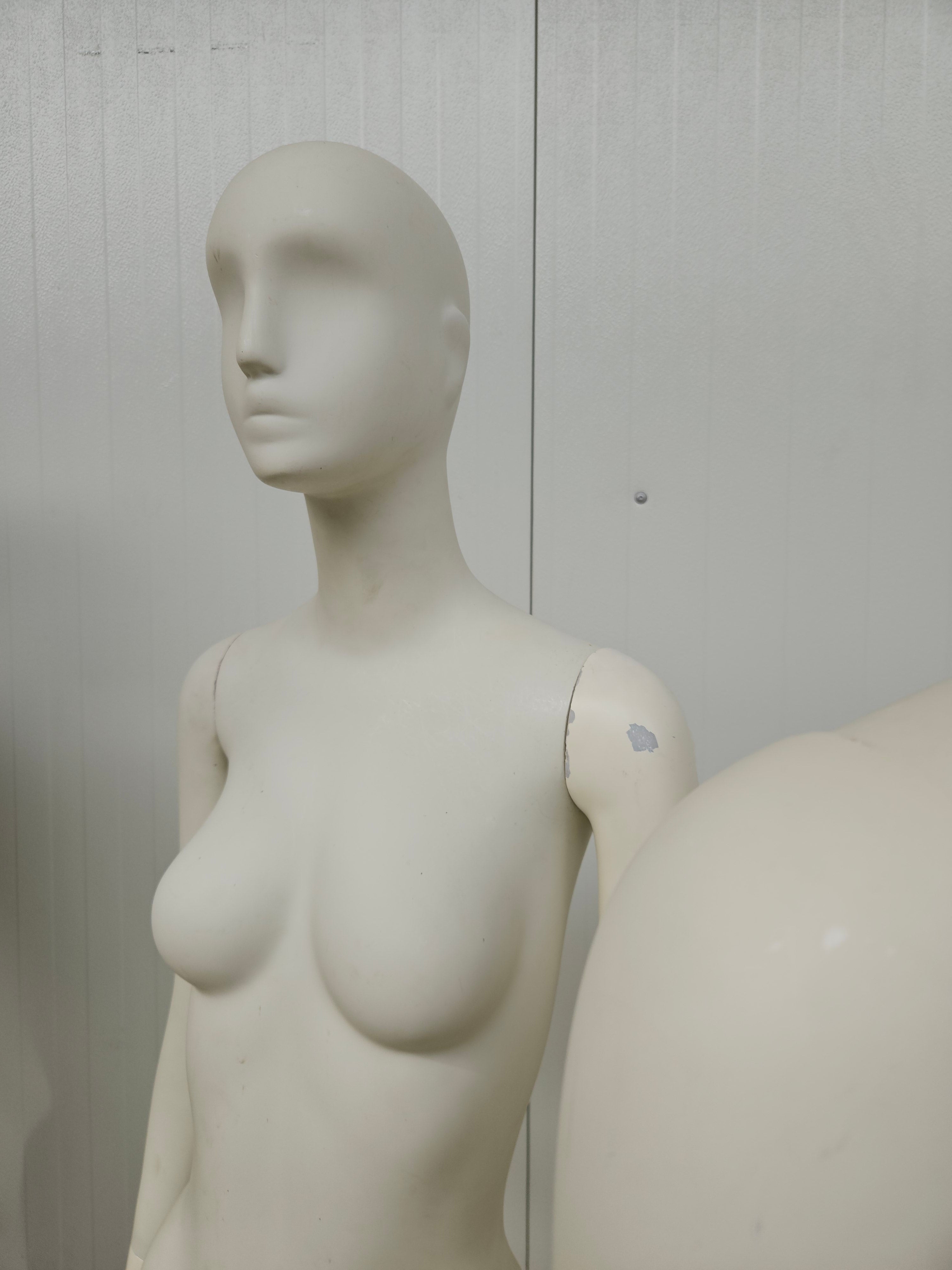 Mannequins female matt white
