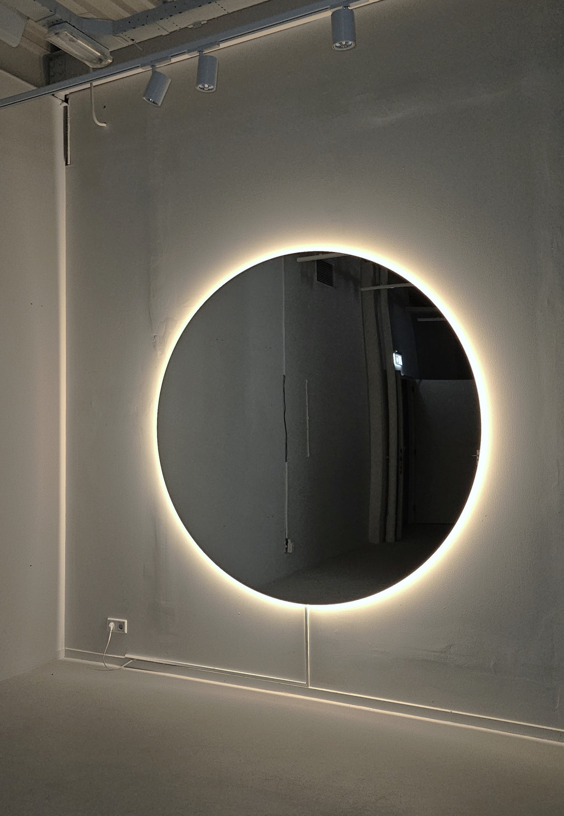 Large mirror with back light