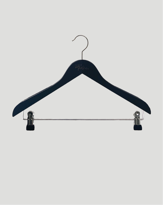 Clothing hanger with clips