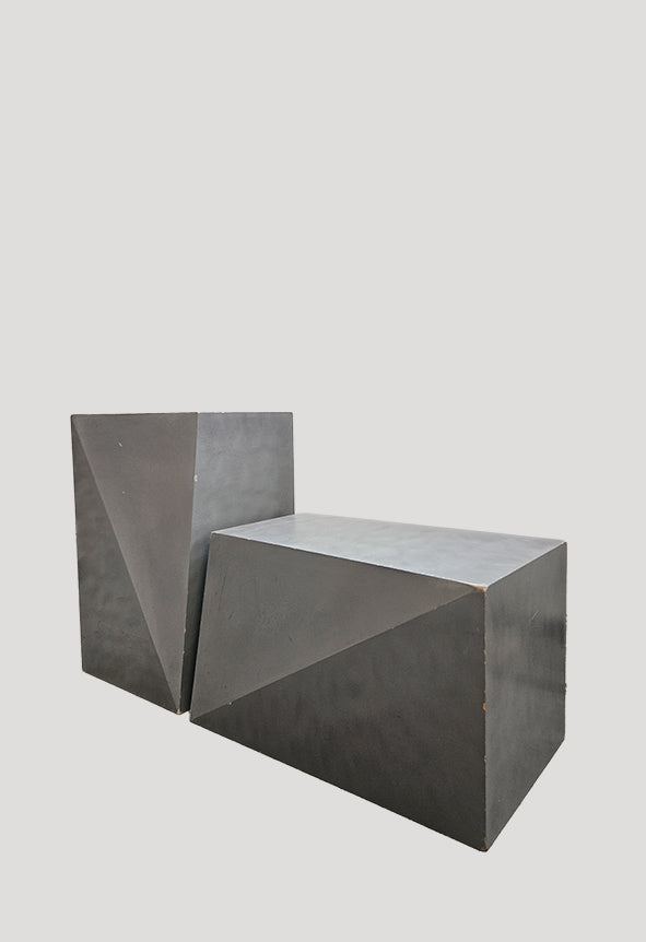 SET Concrete-look geometric pedestal