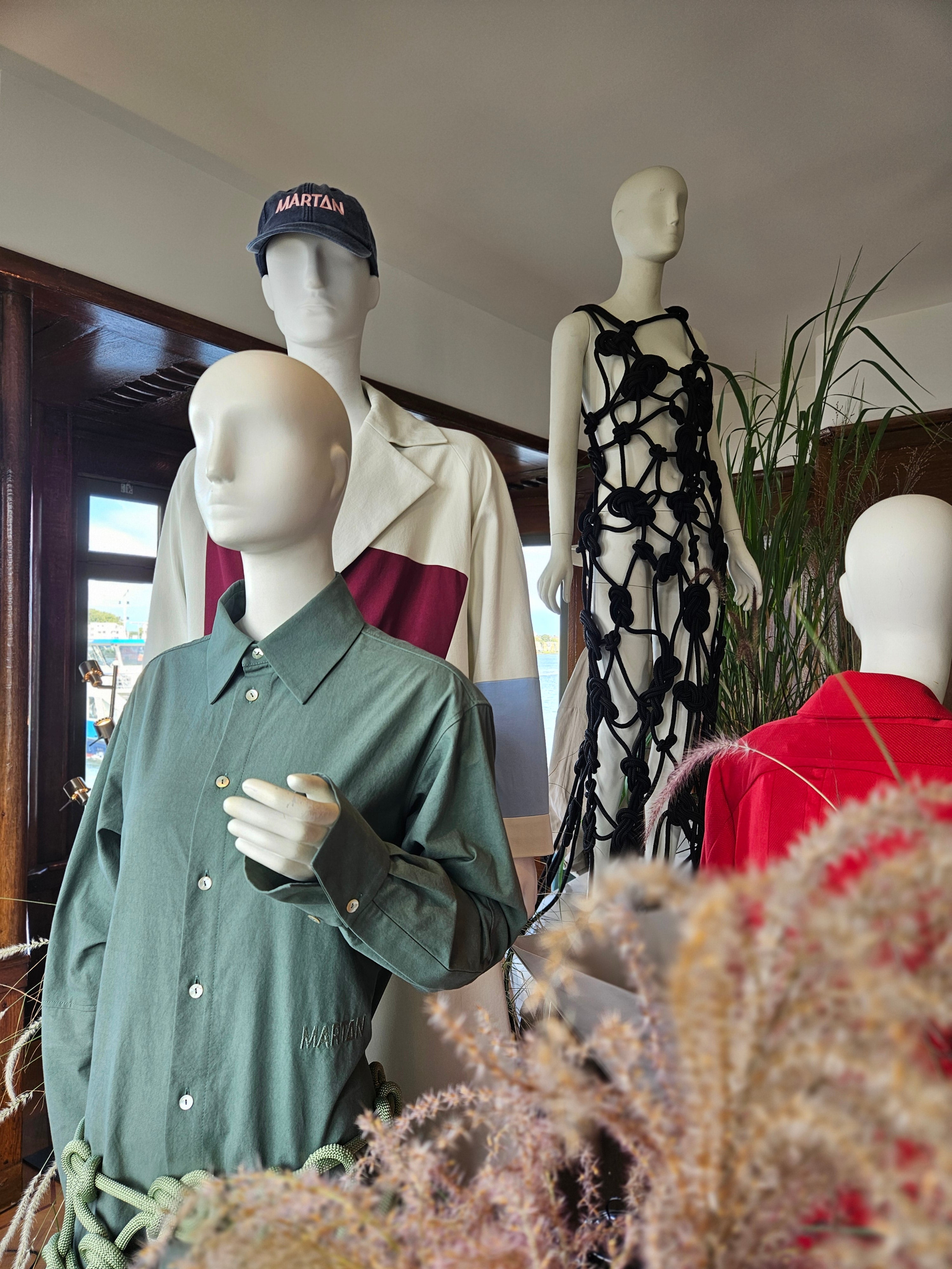 Mannequins female matt white