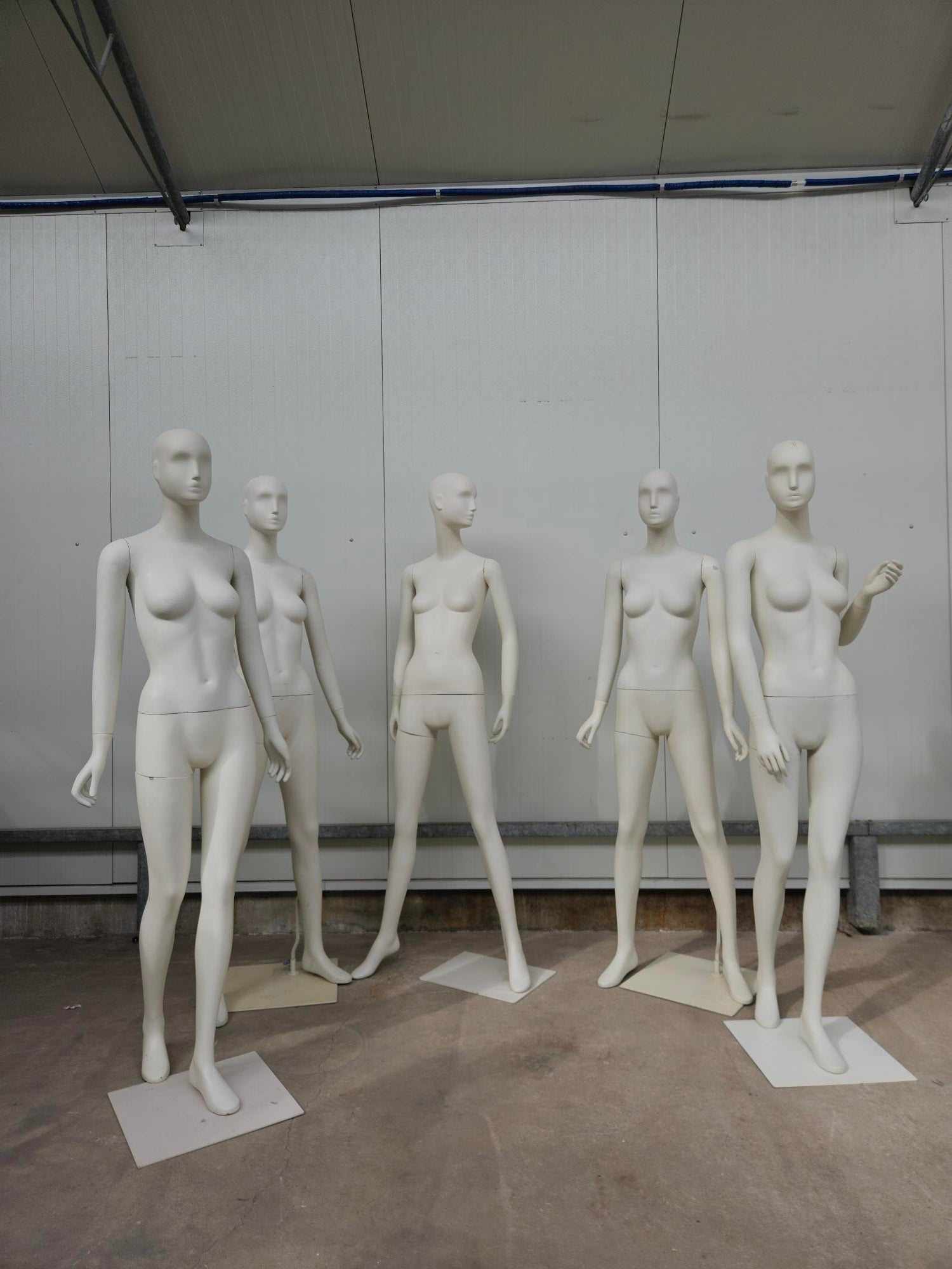 Mannequins female matt white