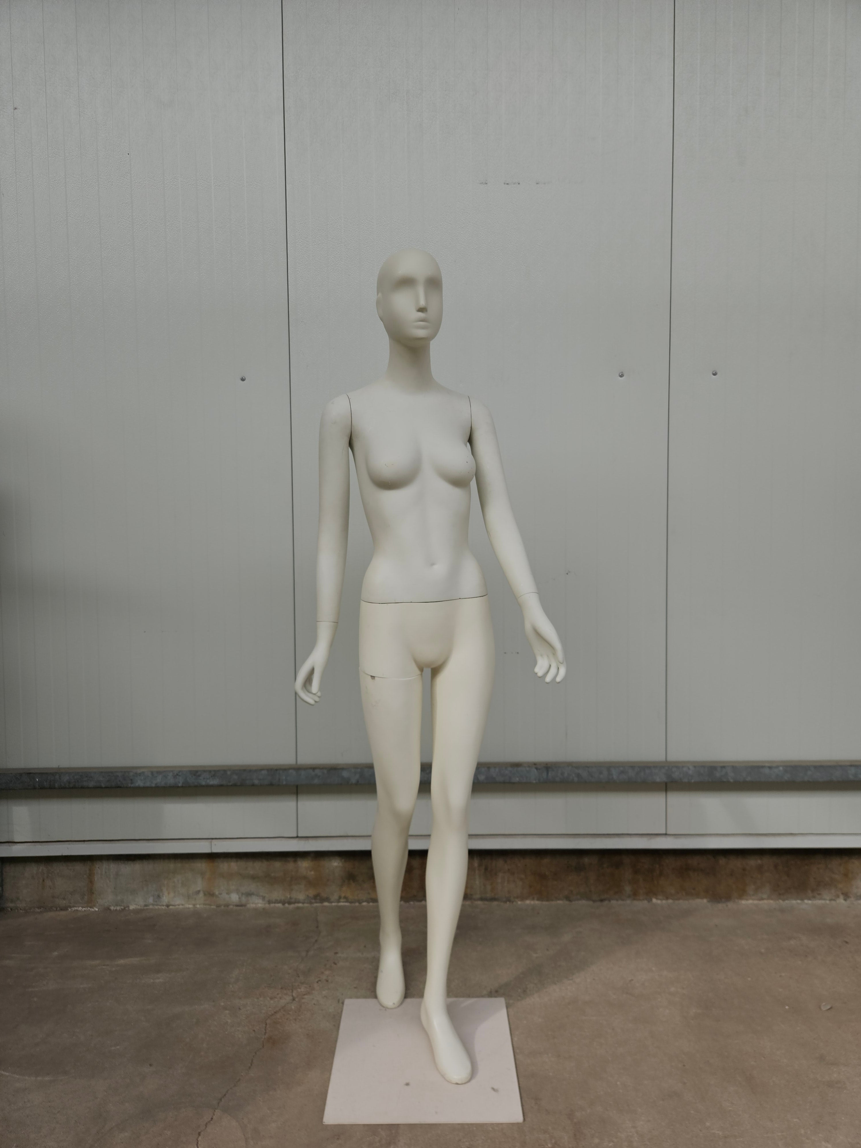 Mannequins female matt white