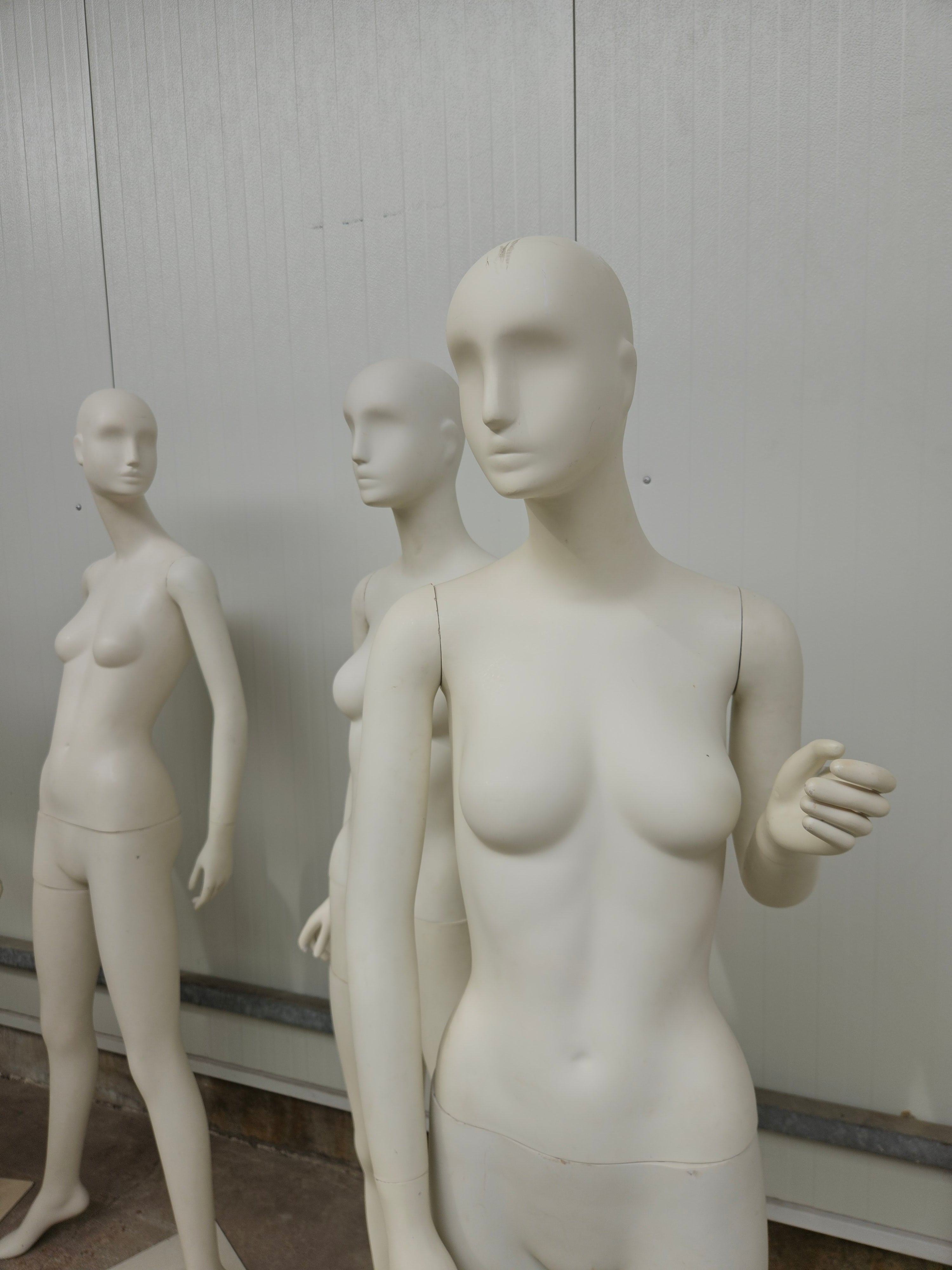 Mannequins female matt white