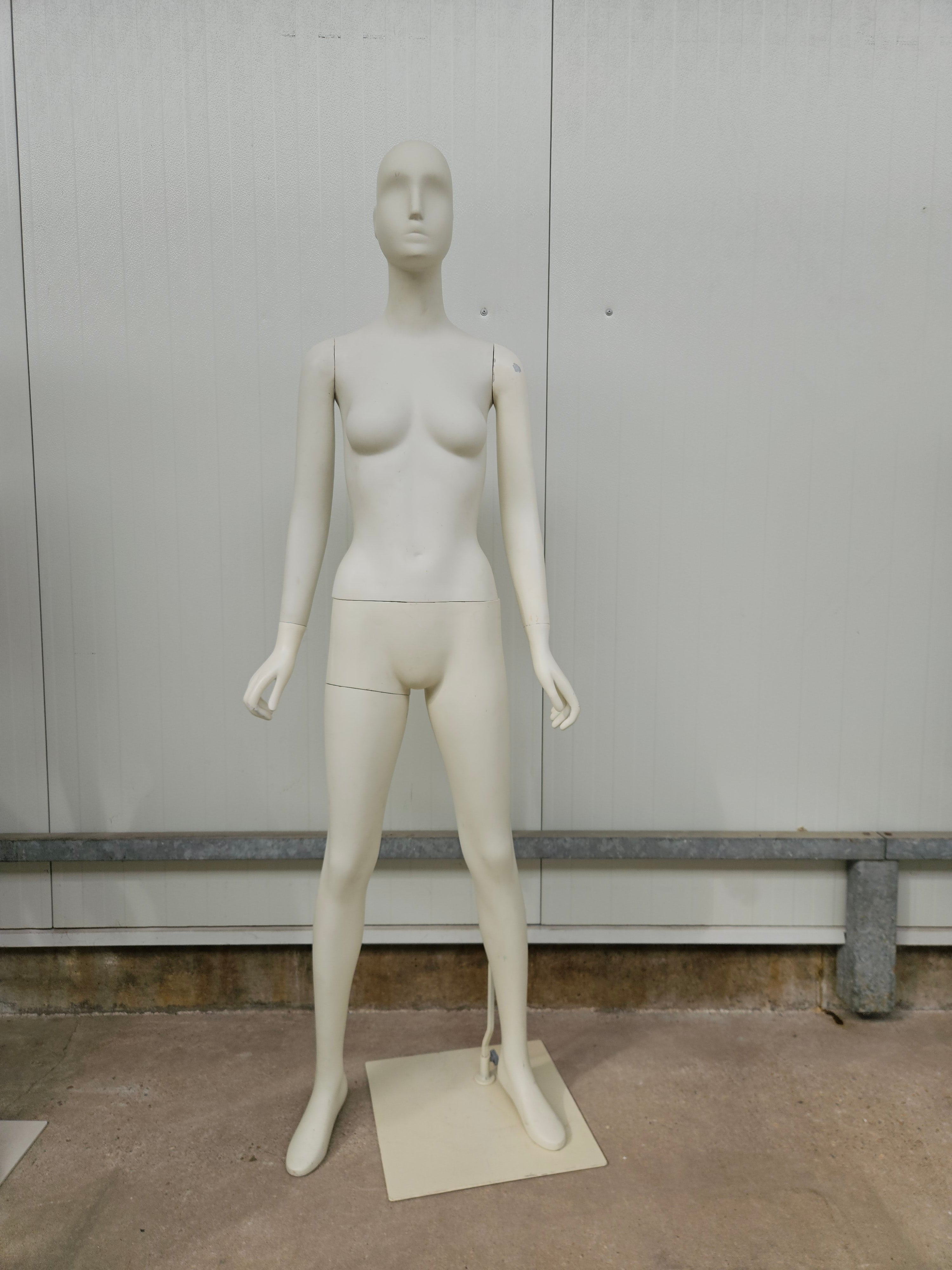 Mannequins female matt white
