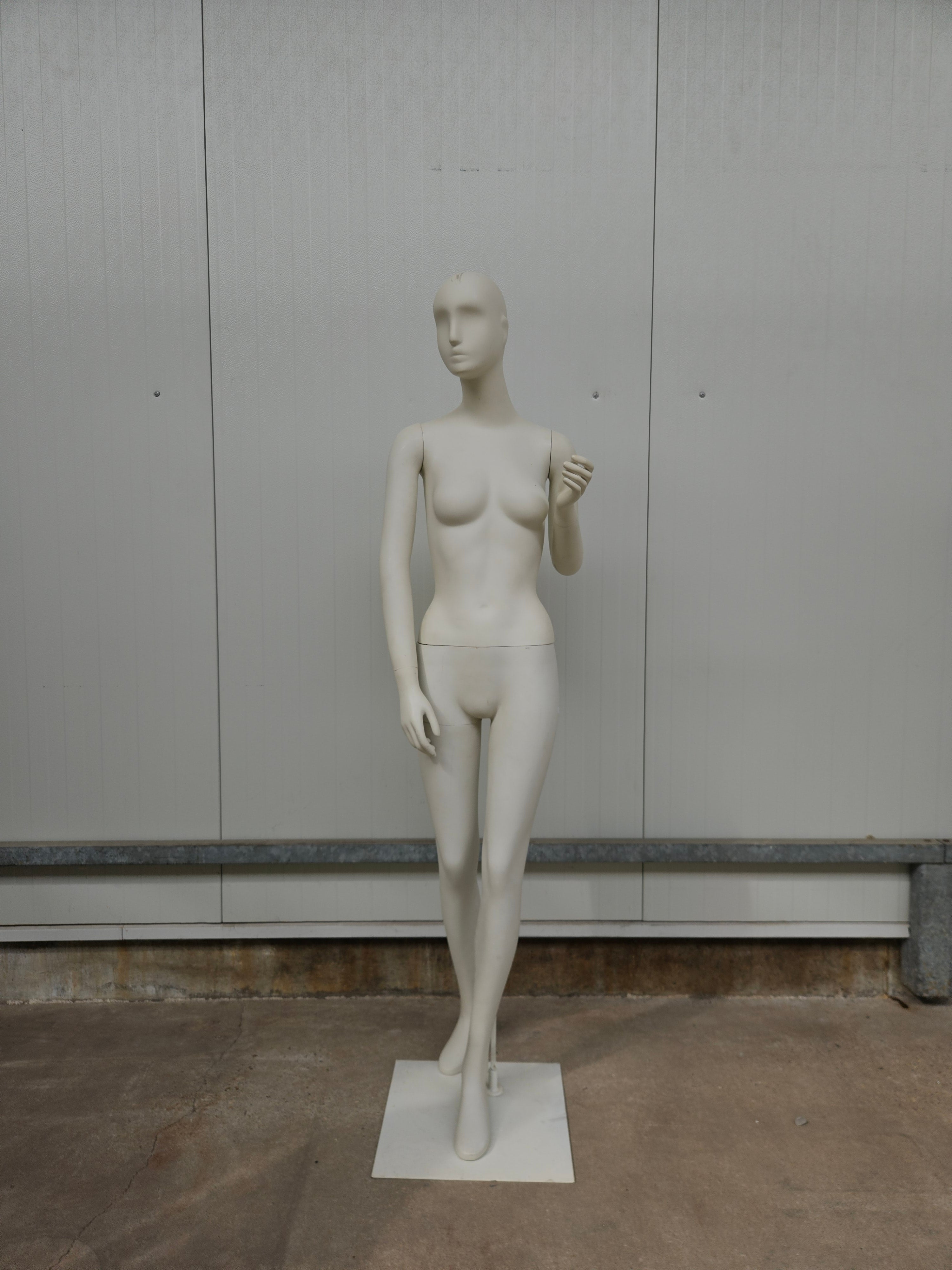 Mannequins female matt white